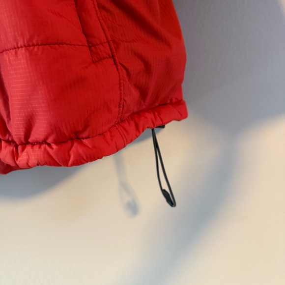 The North Face Men’s  Vibrant Red Puffer Jacket - Picture 6 of 16